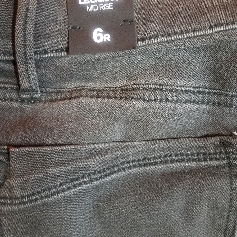 Jeans - Picture 2 of 4
